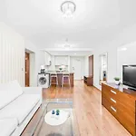 Parkview 52m2 Apartment *